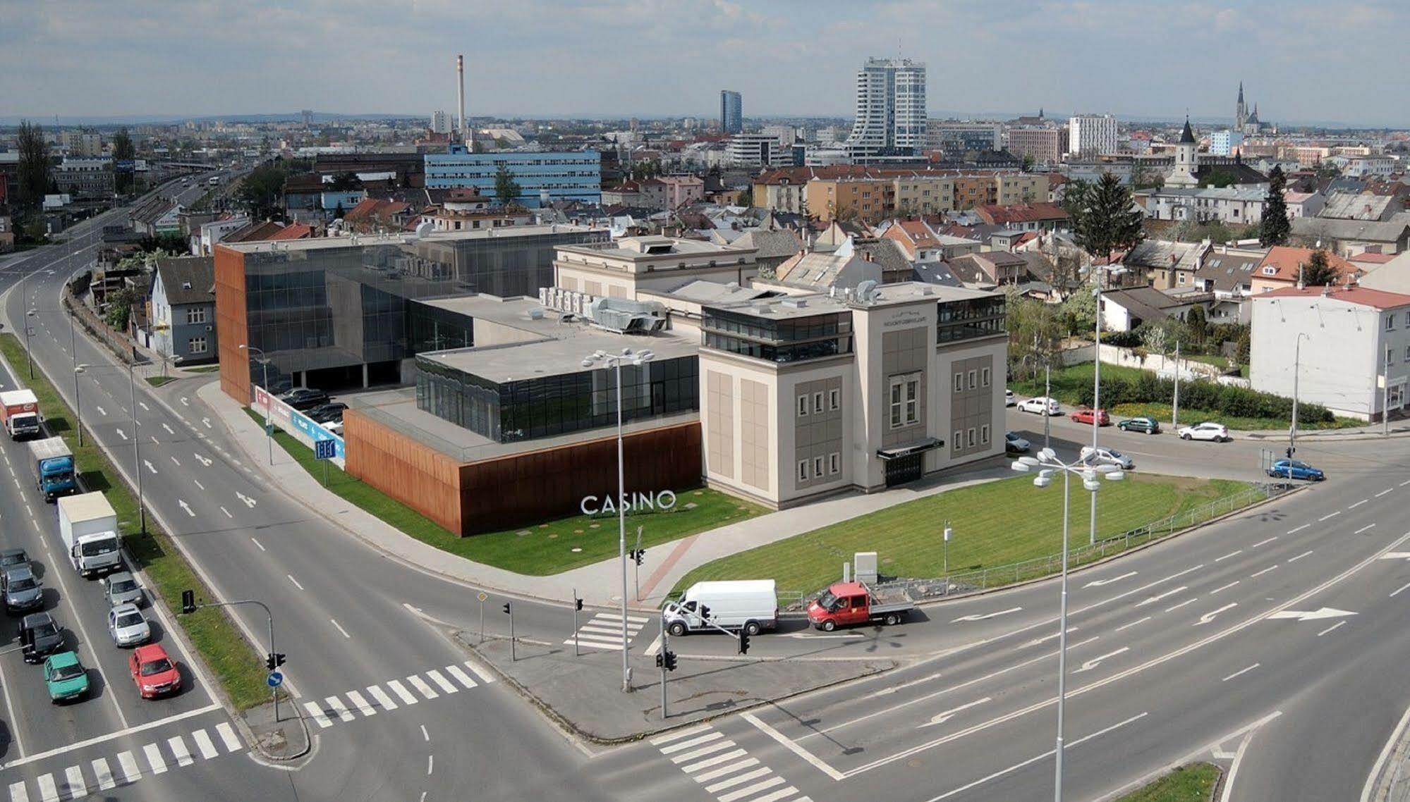 Theatre Hotel Olomouc Exterior foto